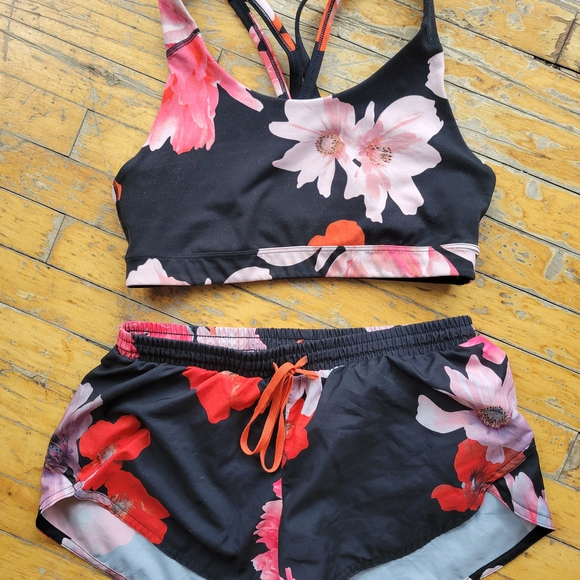 Old Navy Pants - Floral Women's sport set (short and top)